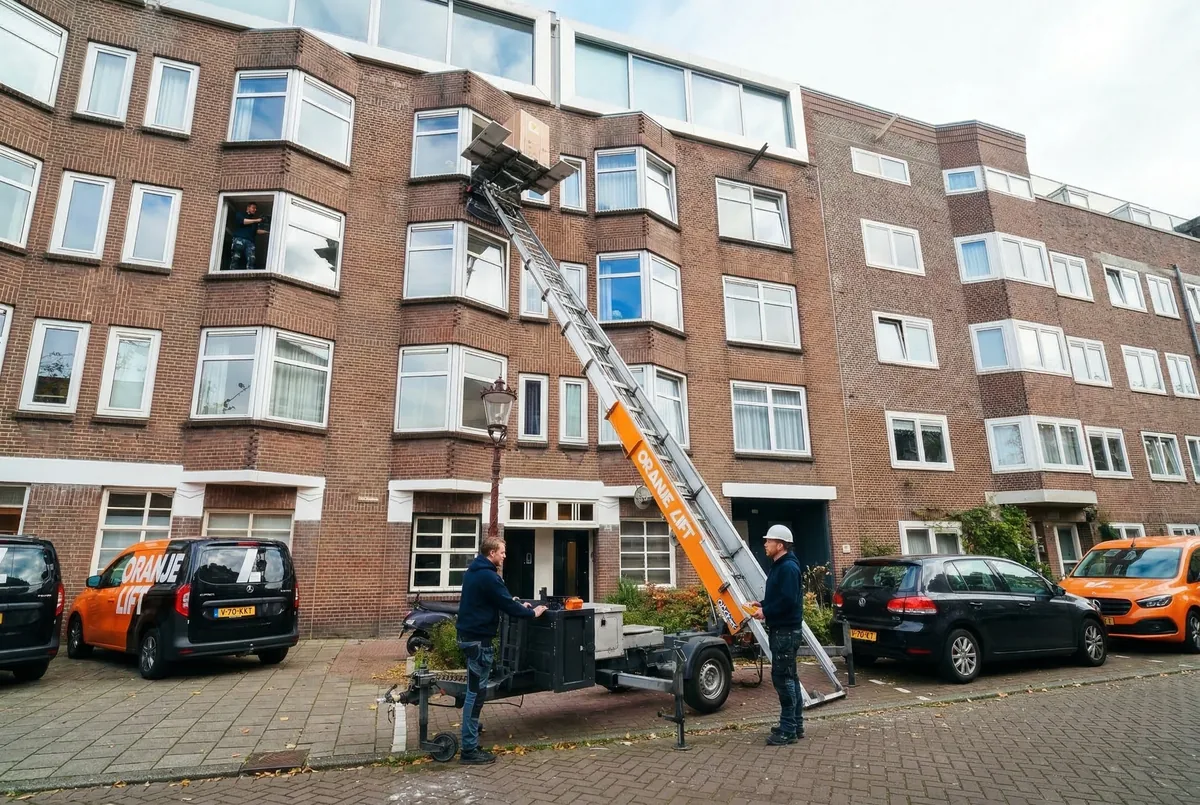 Verhuislift in actie in Spijkenisse